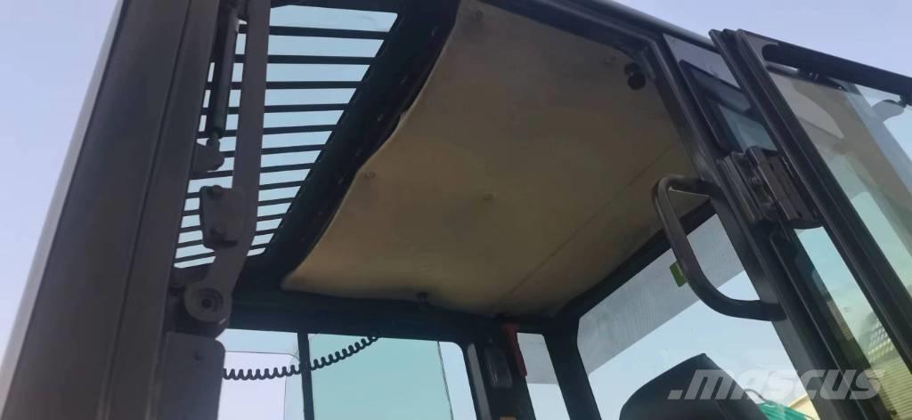 Komatsu 56-7 Pásové rýpadlá