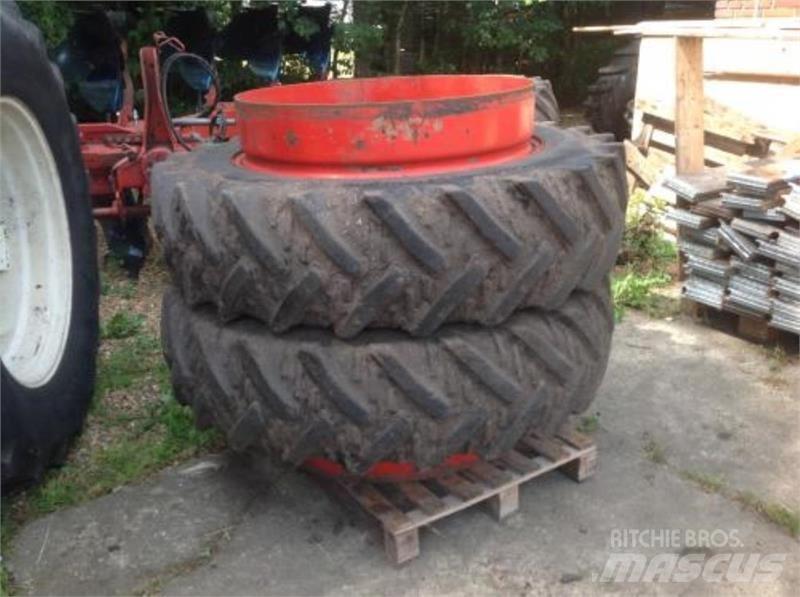  - - - 15.5R38 Pneumatiky, kolesá a ráfiky