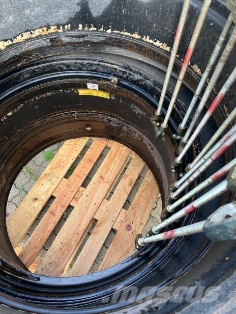  - - - 650/65X42 Pneumatiky, kolesá a ráfiky