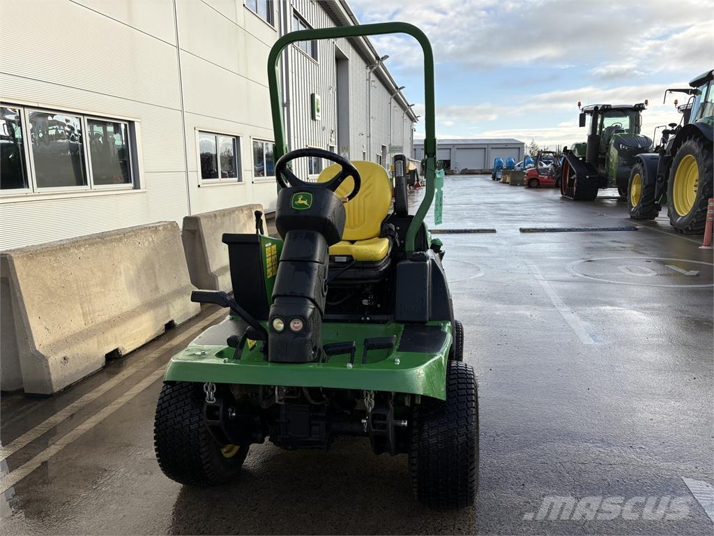 John Deere 1570 Samochodné kosačky