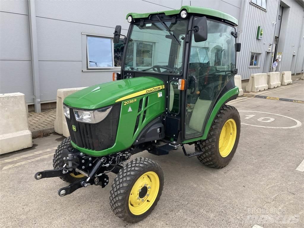 John Deere 2038R Kompaktné traktory
