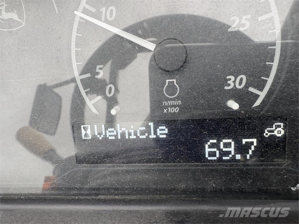 John Deere 4052M Kompaktné traktory