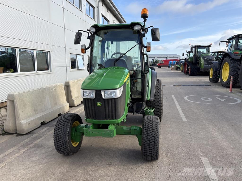 John Deere 4052R Kompaktné traktory