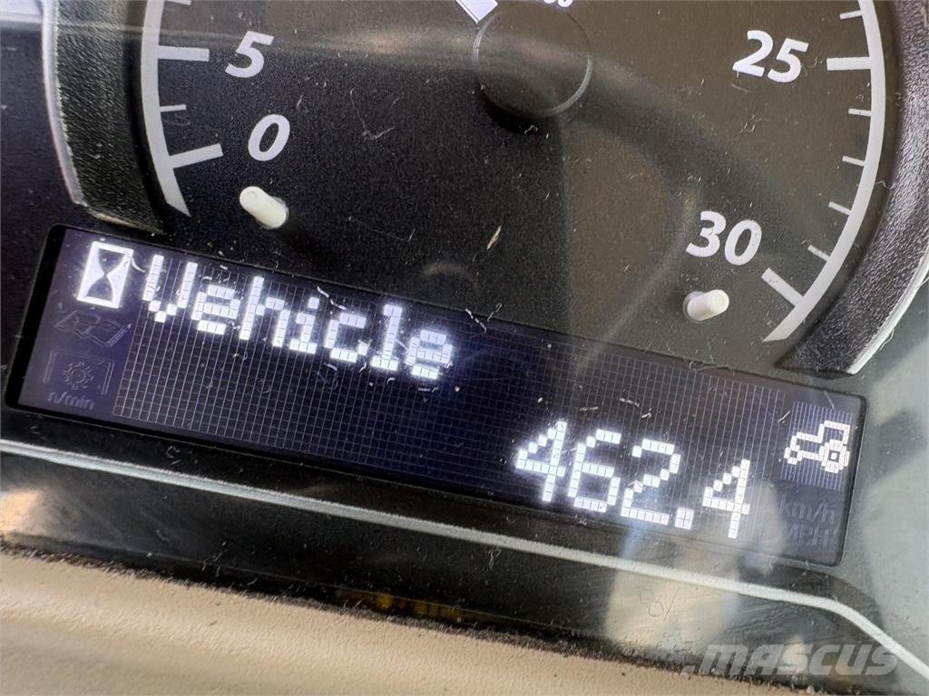 John Deere 4066R Kompaktné traktory