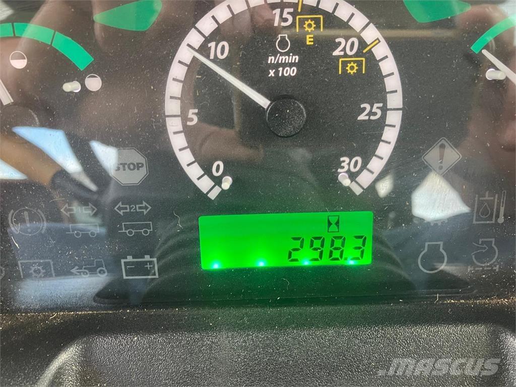 John Deere 5075E Traktory