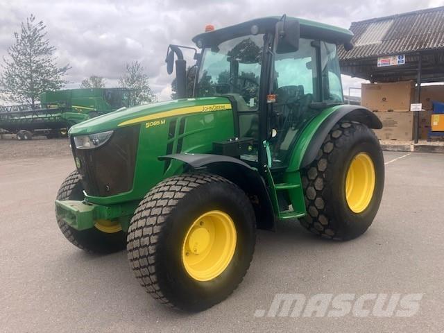 John Deere 5085M Traktory