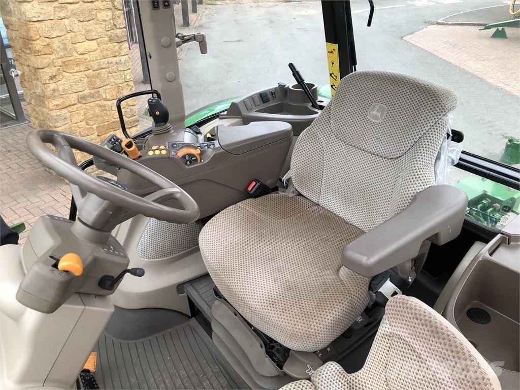 John Deere 5100R Traktory
