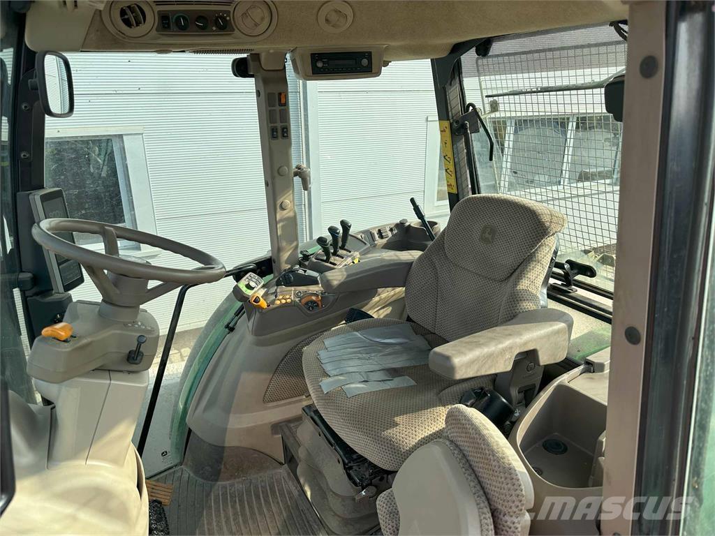 John Deere 5125R Traktory