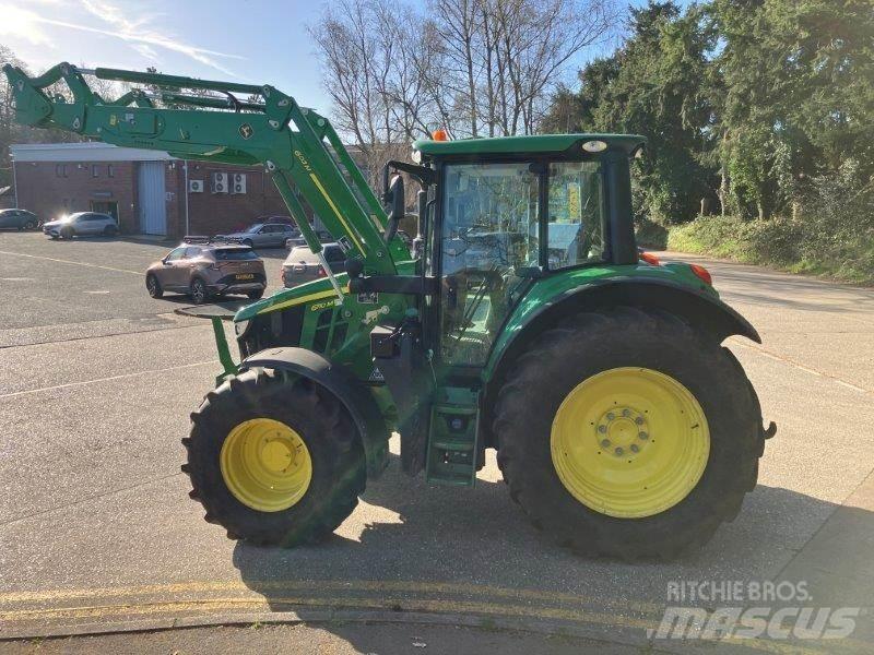 John Deere 6110M Traktory