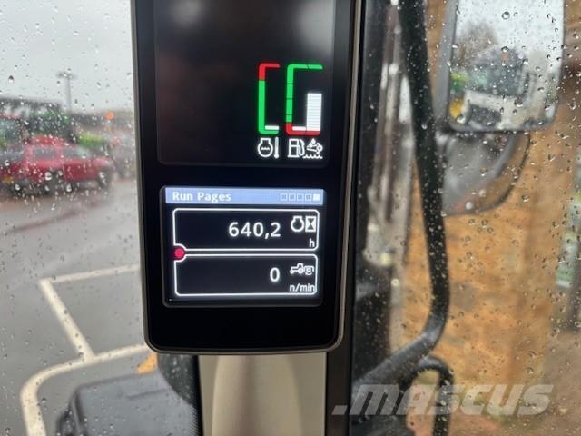 John Deere 6120M Traktory