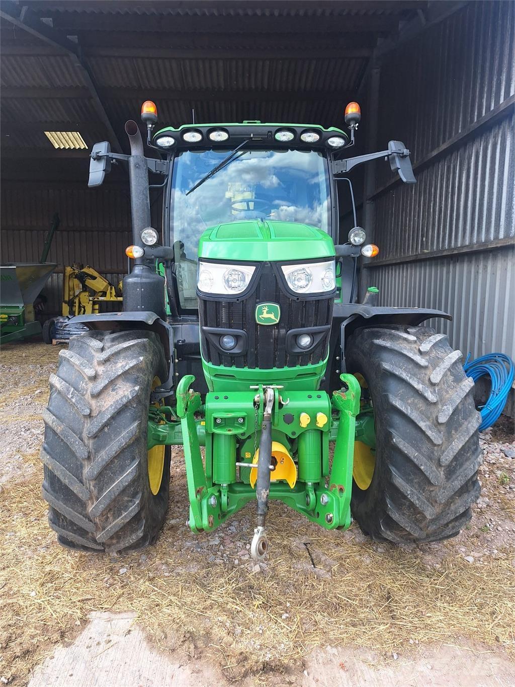 John Deere 6155R Traktory