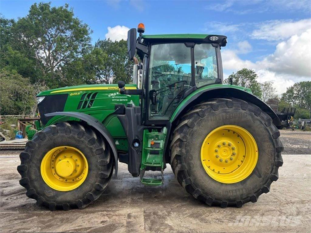 John Deere 6215R Traktory