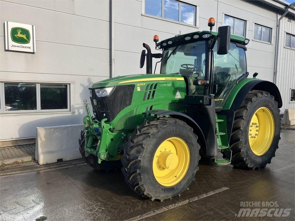John Deere 6215R Traktory