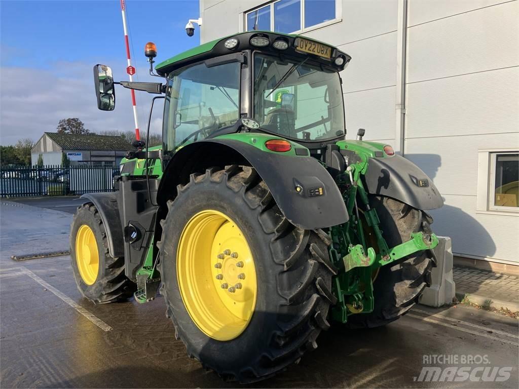 John Deere 6215R Traktory