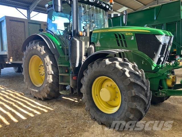 John Deere 6215R Traktory