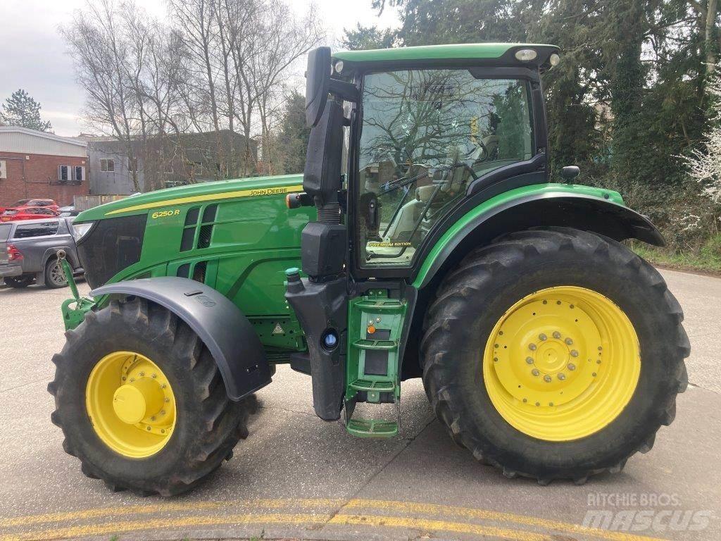 John Deere 6250R Traktory