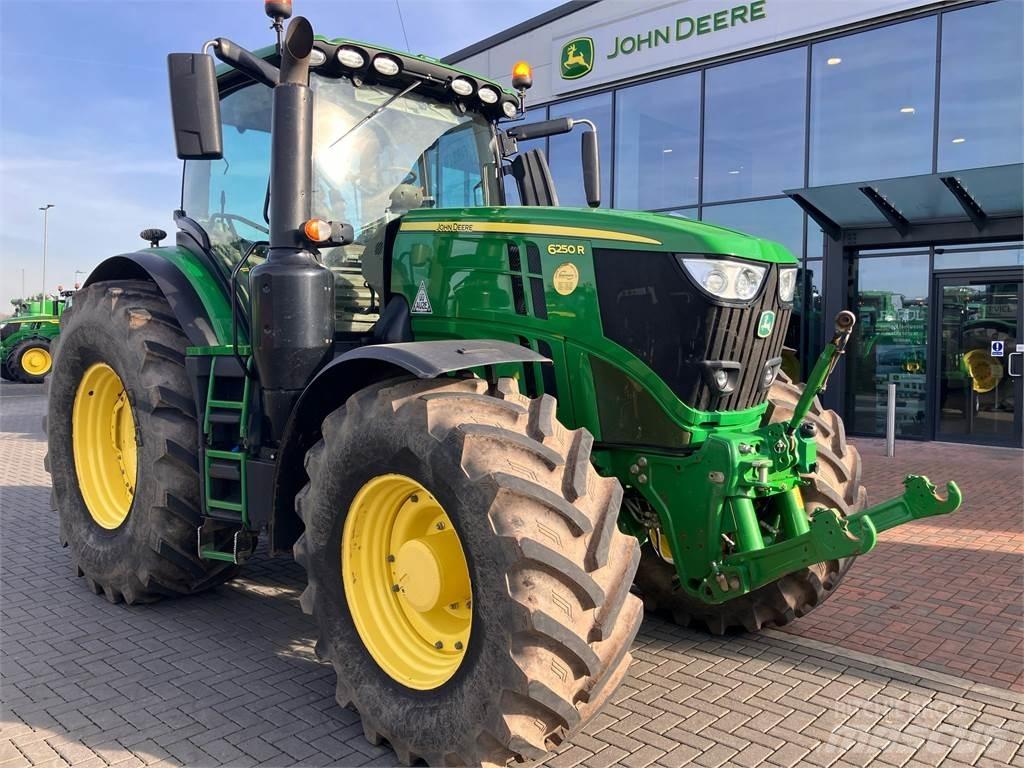 John Deere 6250R Traktory