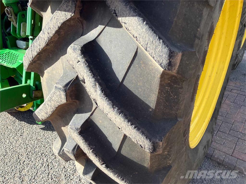 John Deere 6R 215 Traktory