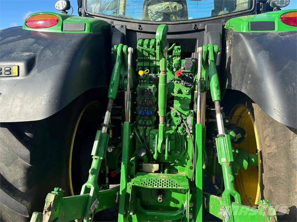 John Deere 6R 215 Traktory