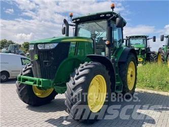 John Deere 7230R Traktory