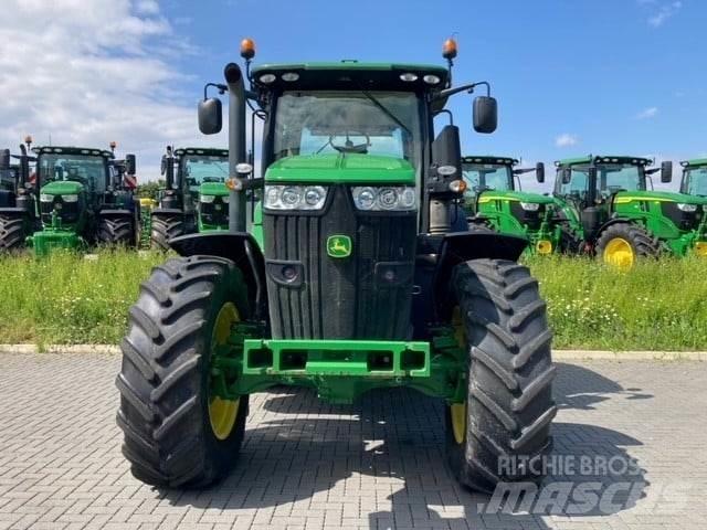John Deere 7230R Traktory