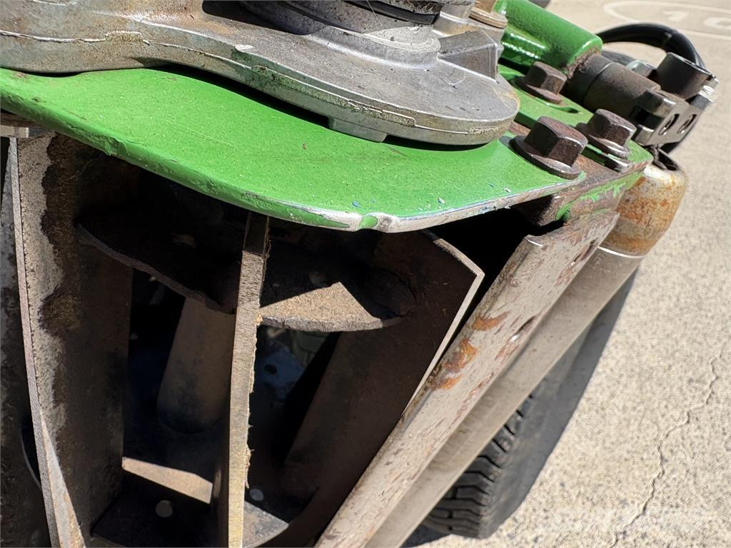 John Deere 7700A Vedené kosačky