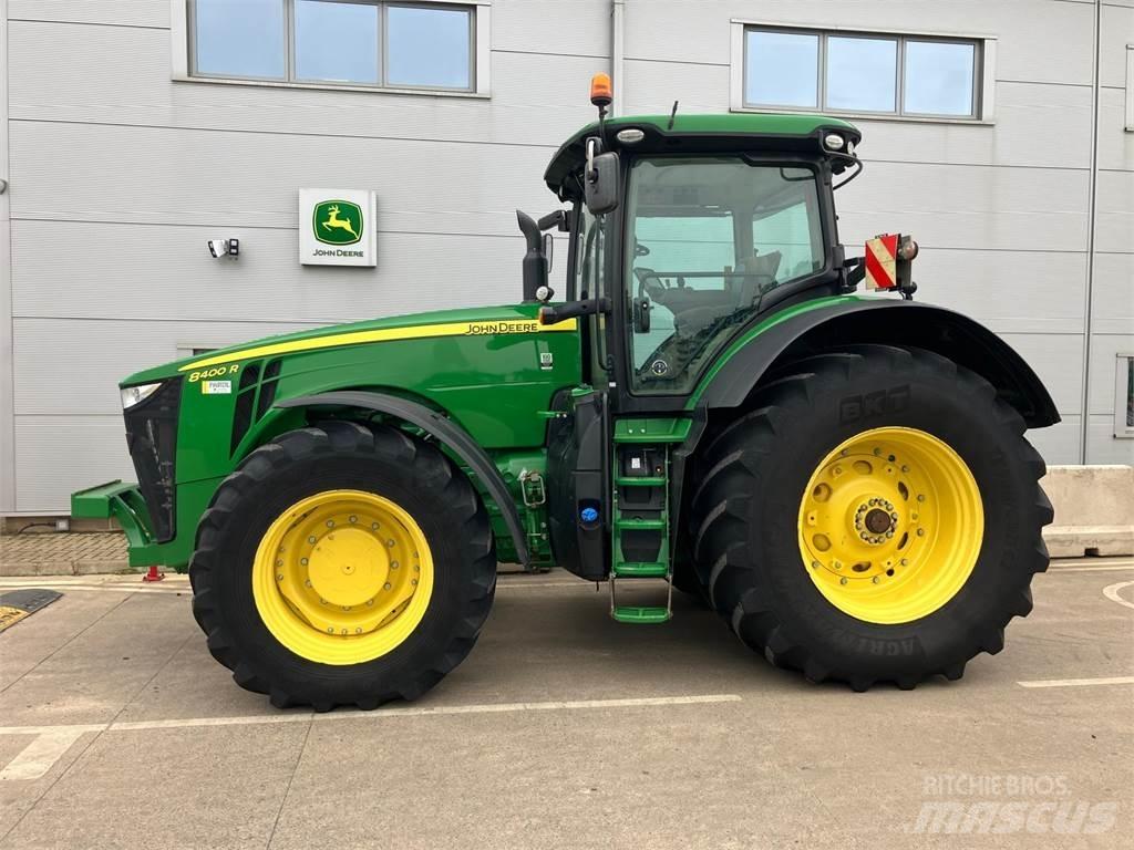 John Deere 8400R Traktory
