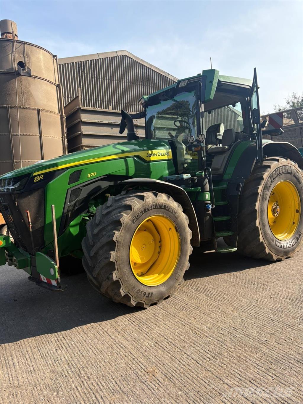 John Deere 8R 370 Traktory