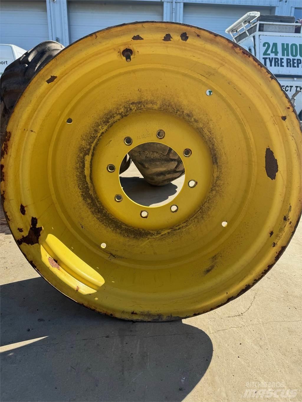 John Deere Example Pneumatiky, kolesá a ráfiky