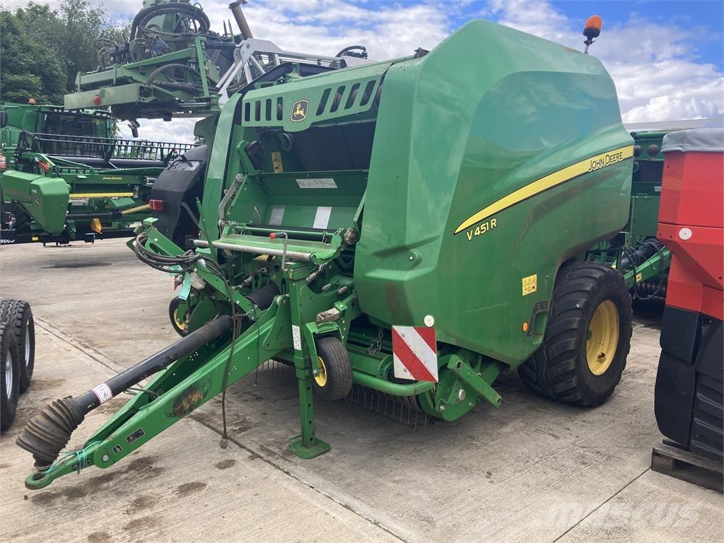 John Deere V451R Obracače a zhrabovače sena
