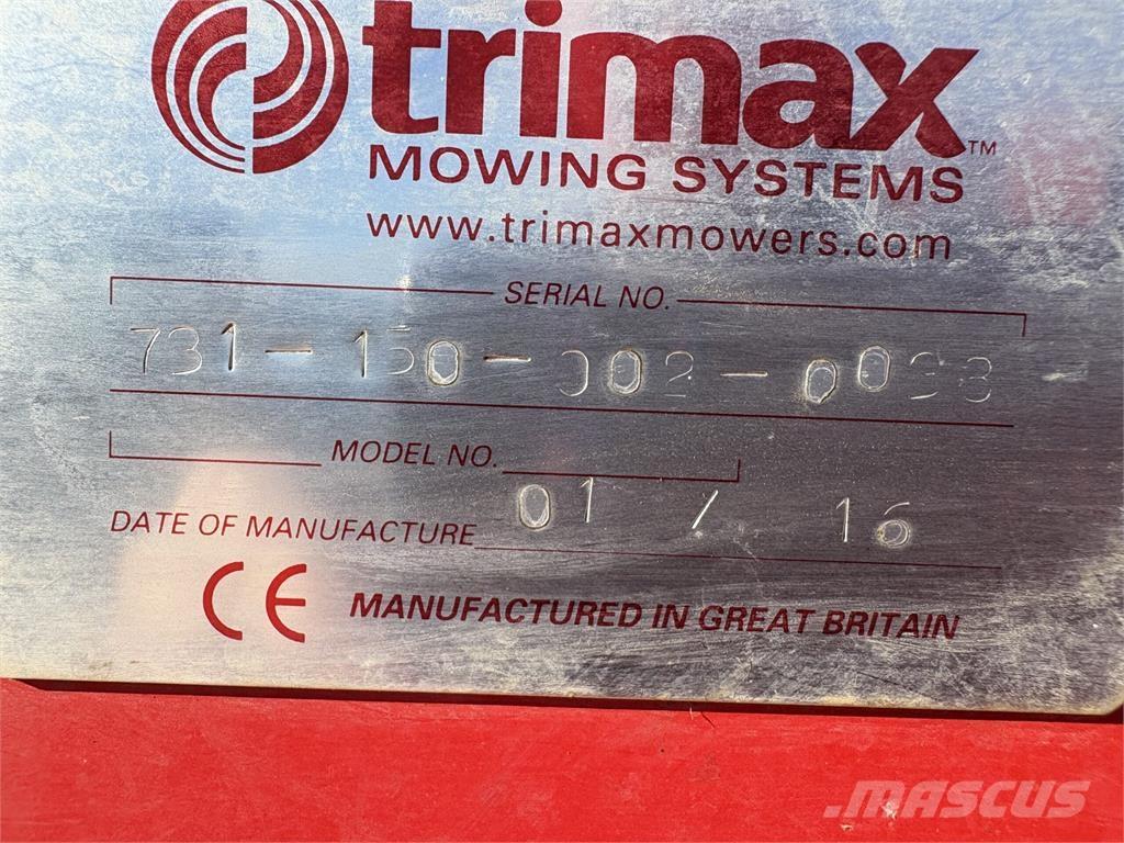 Trimax Striker 150 Kosačky namontované a ťahané