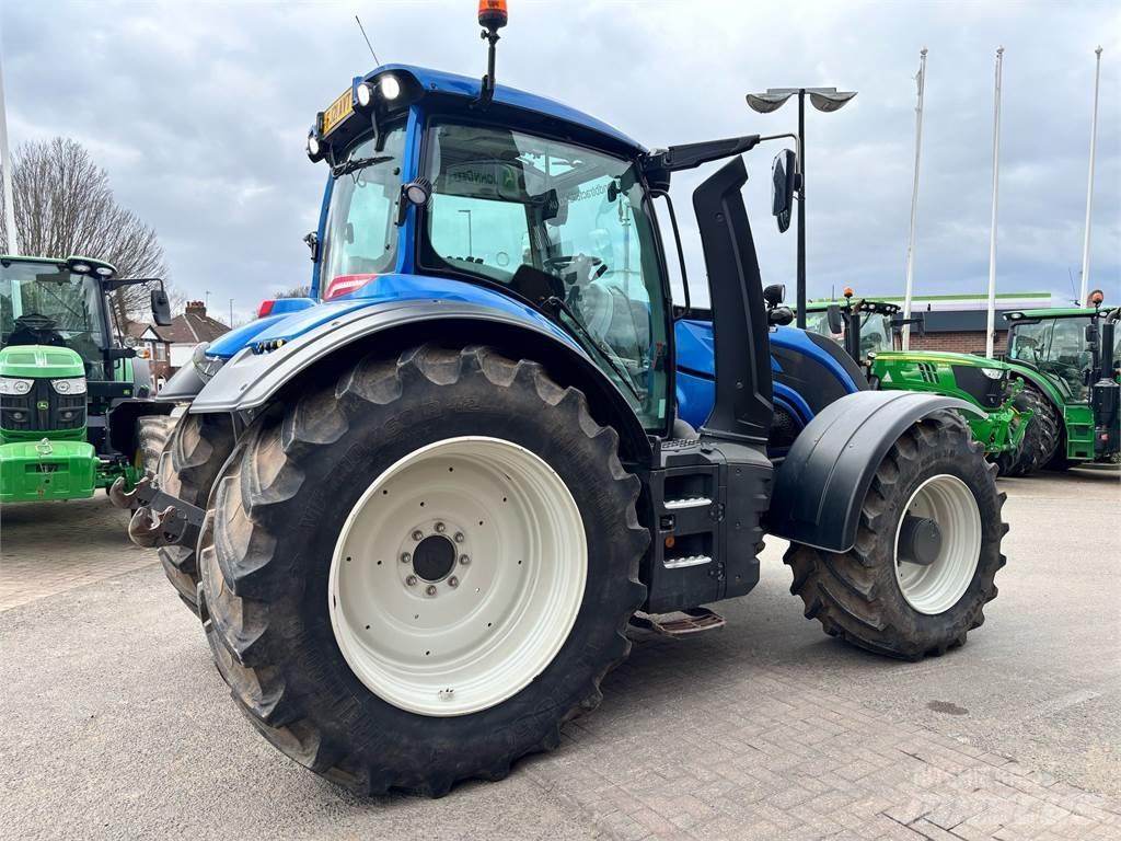 Valtra T234D Traktory