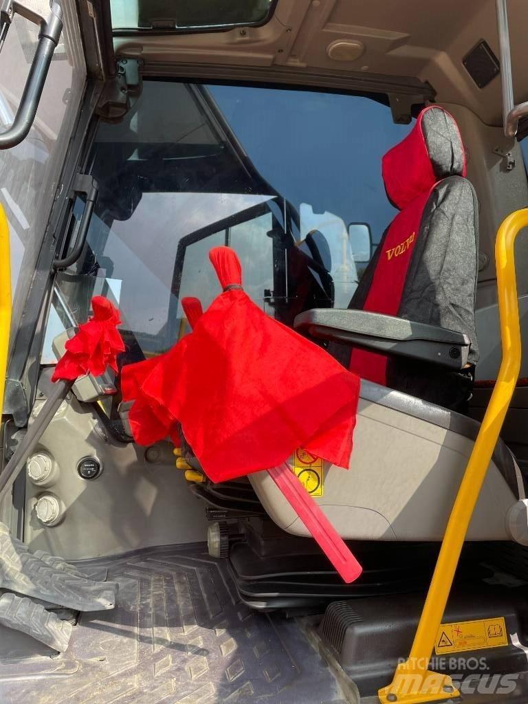 Volvo 220D Pásové rýpadlá