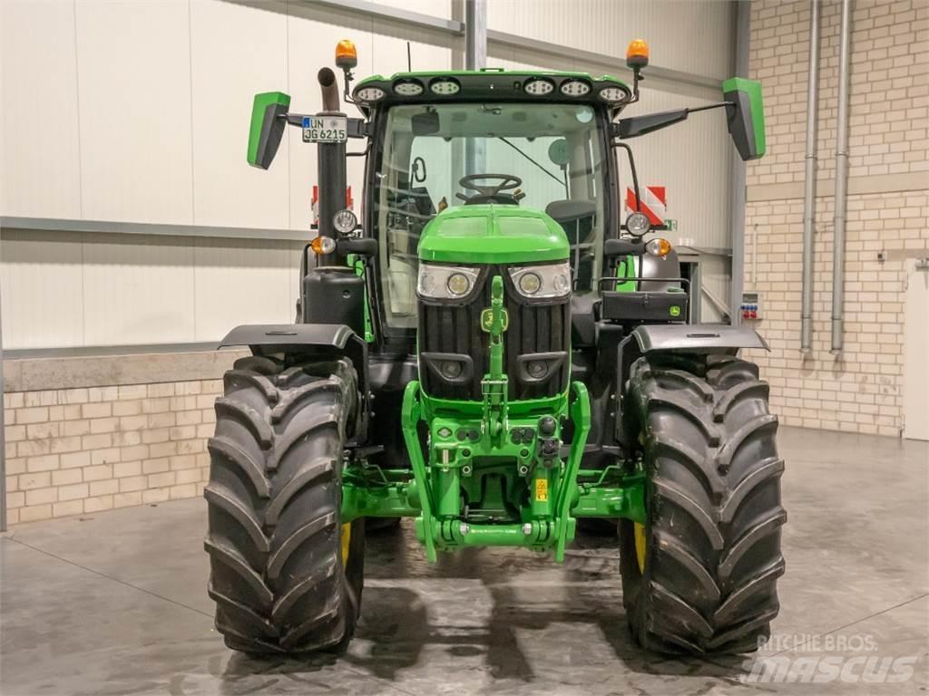 John Deere 6R215 Traktory