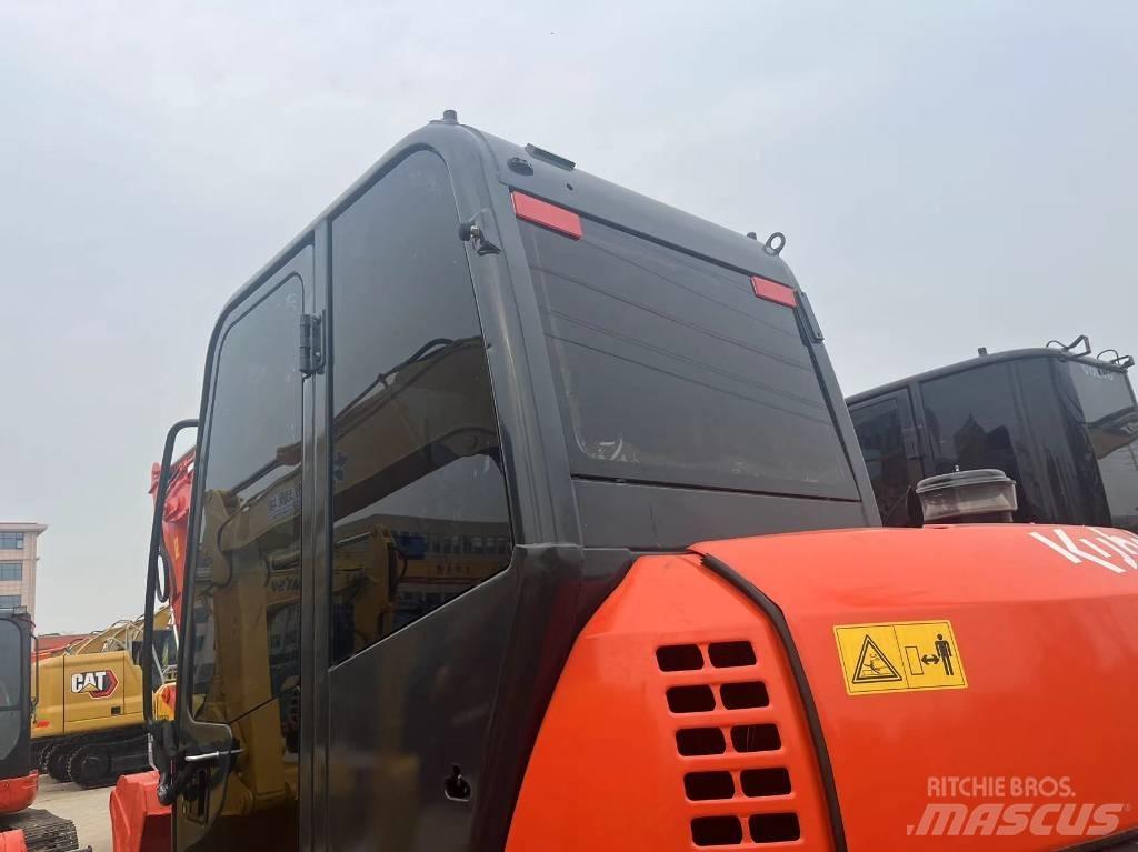 Kubota 183 Pásové rýpadlá