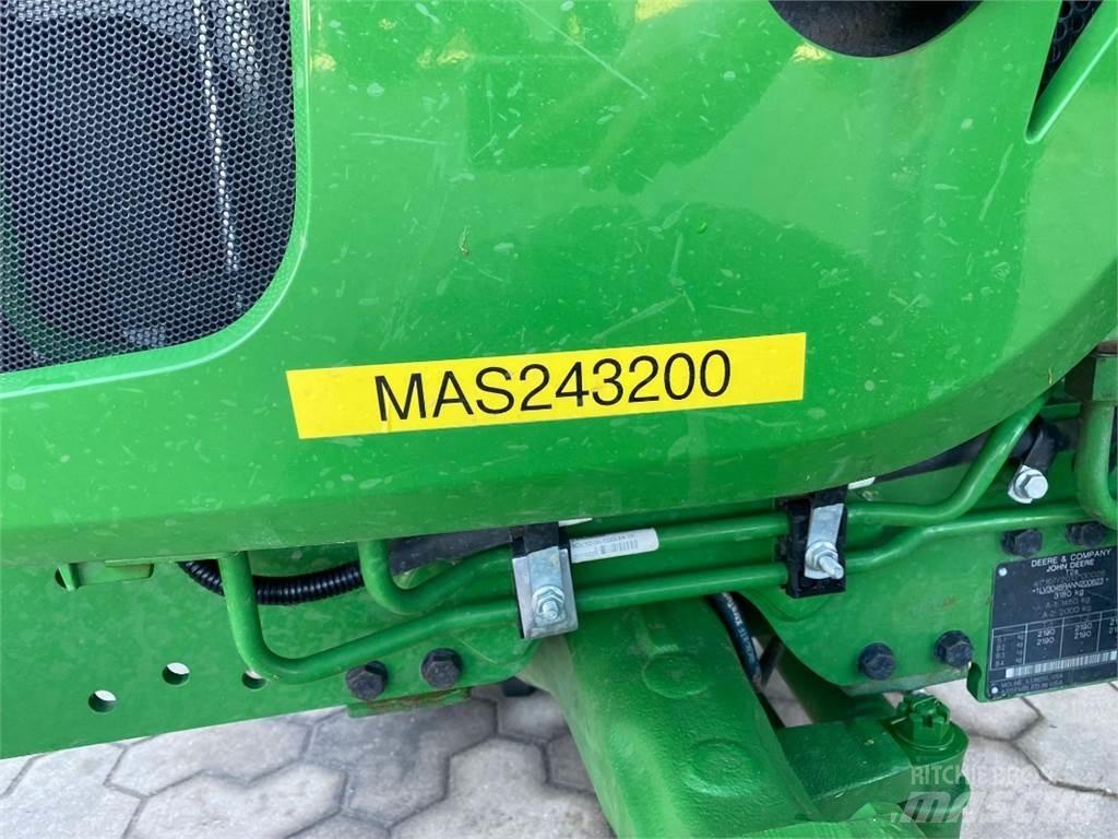 John Deere 3046R Traktory