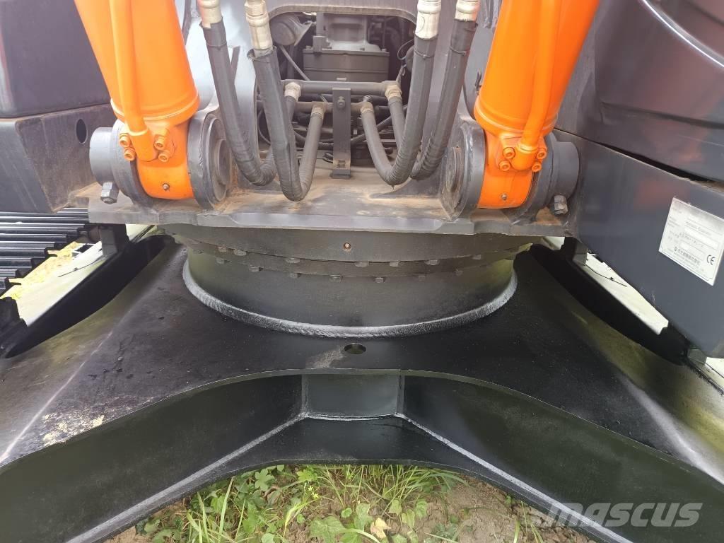 Hitachi ZX 210 Pásové rýpadlá