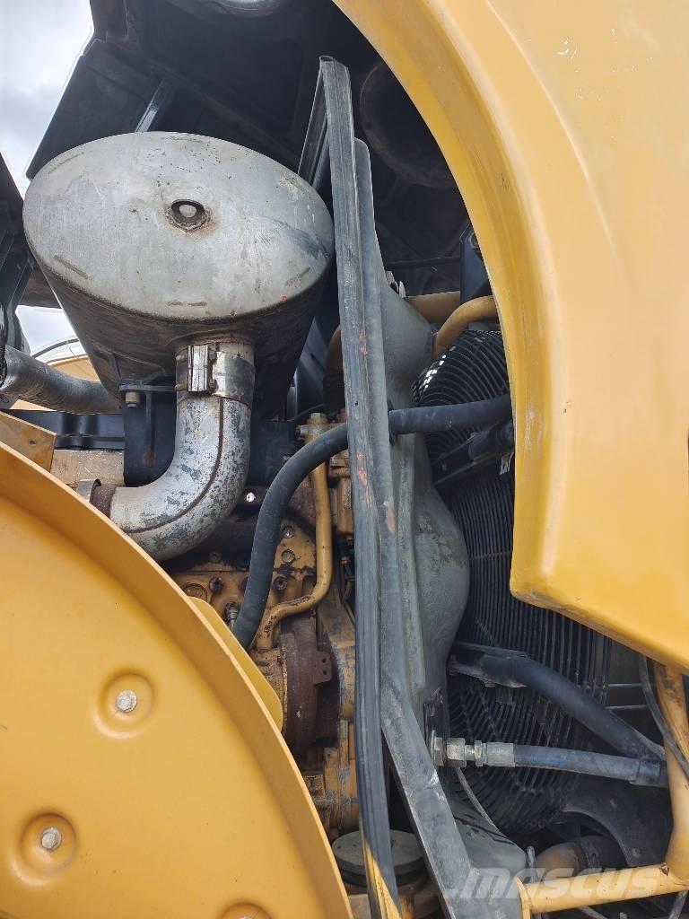 CAT 966 H Kolesové nakladače