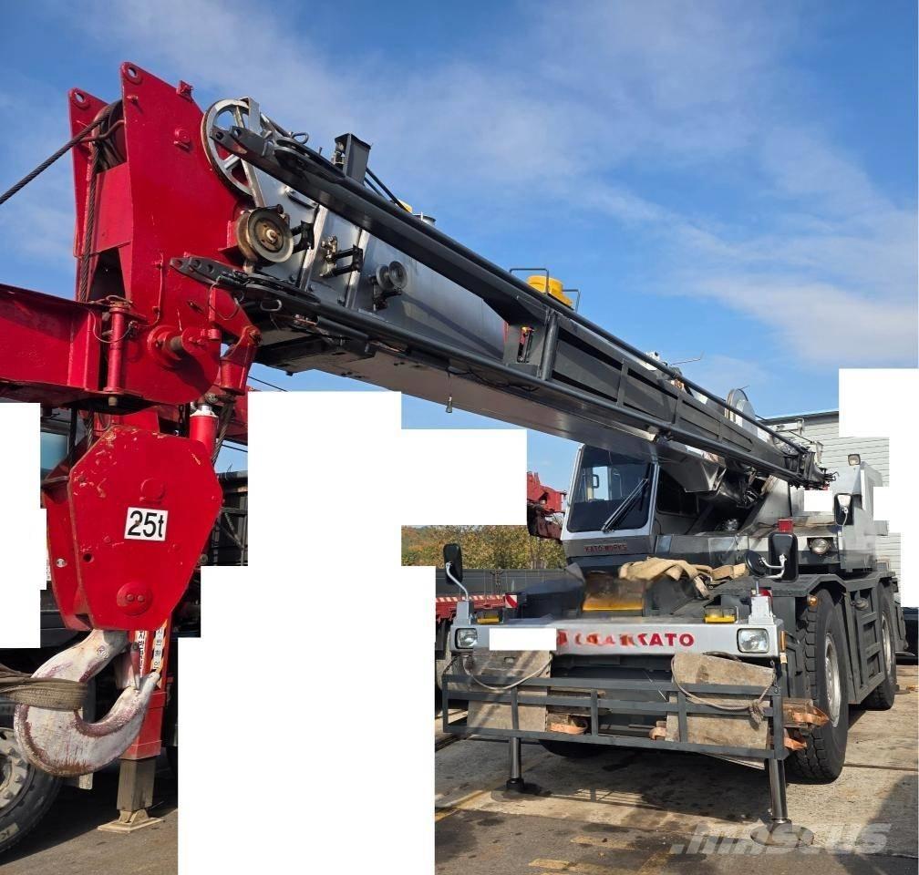 Kato KR 25 H V-3 Univerzálne terénne žeriavy