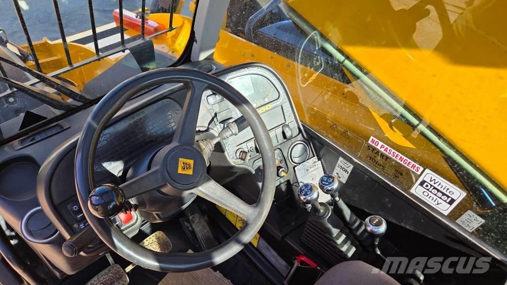 JCB 535-125 Teleskopické manipulátory