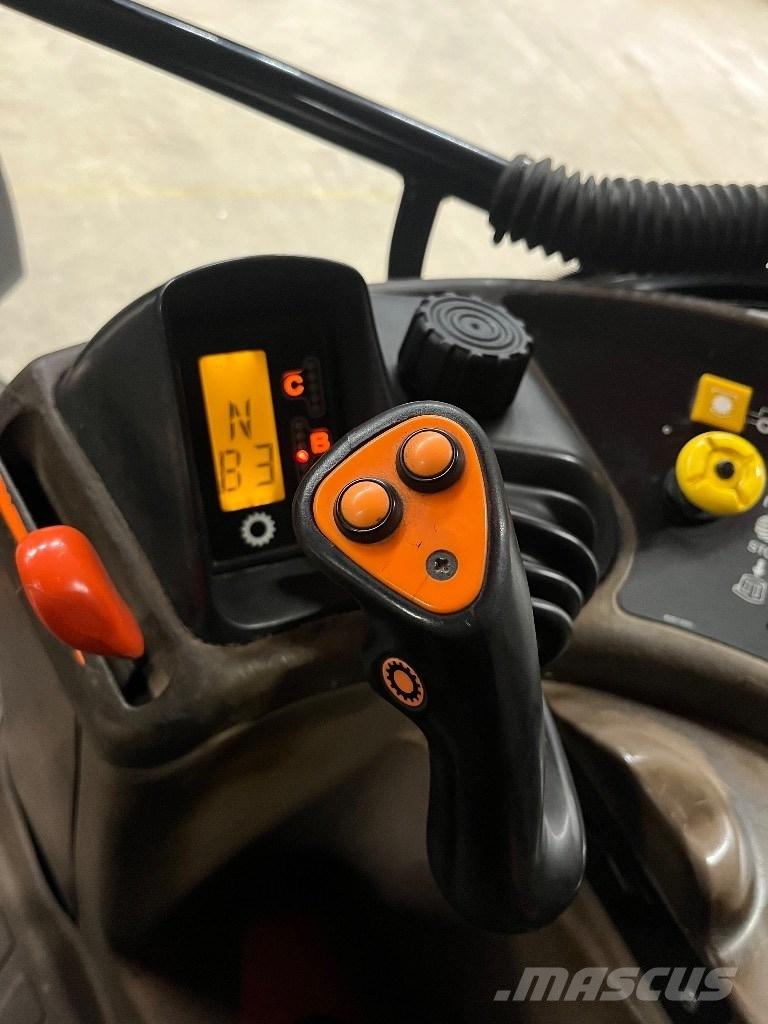 New Holland M 115 Traktory