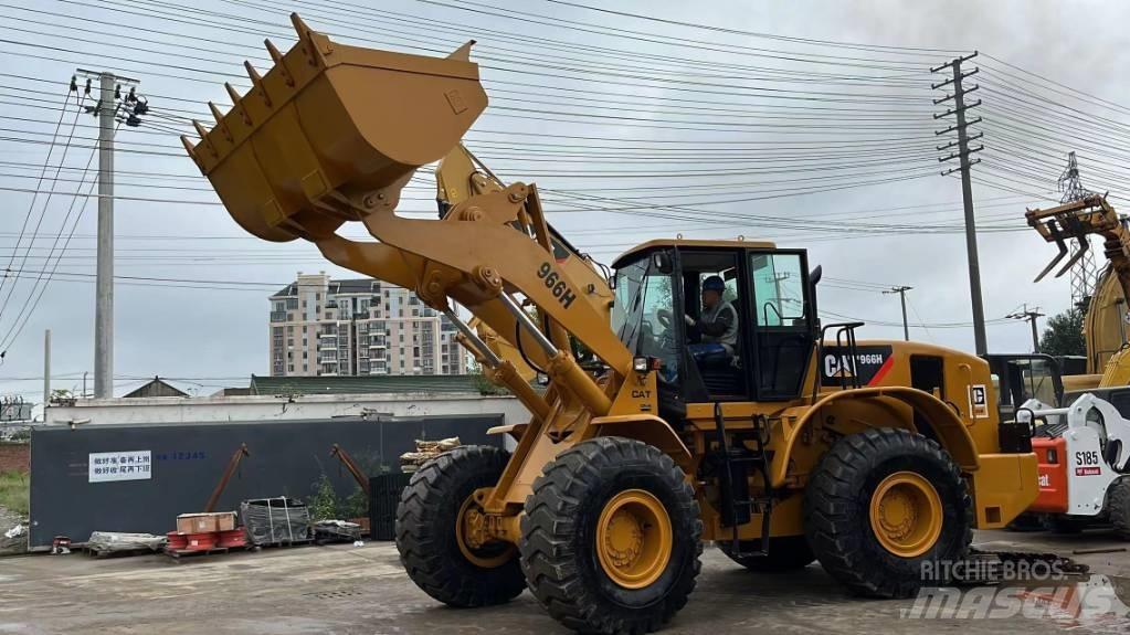 CAT 966 Kolesové nakladače