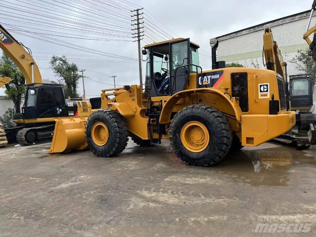 CAT 966 Kolesové nakladače