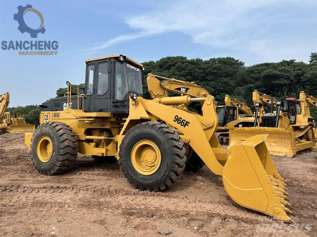 CAT 966F Kolesové nakladače