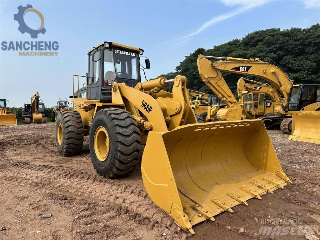 CAT 966F Kolesové nakladače