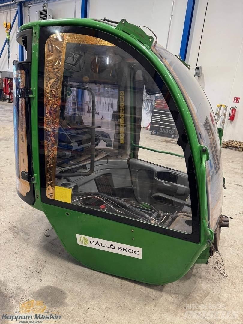 John Deere 1270E Kabíny a interiér