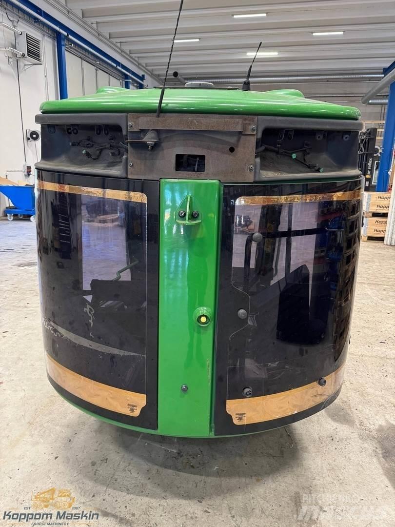 John Deere 1270E Kabíny a interiér