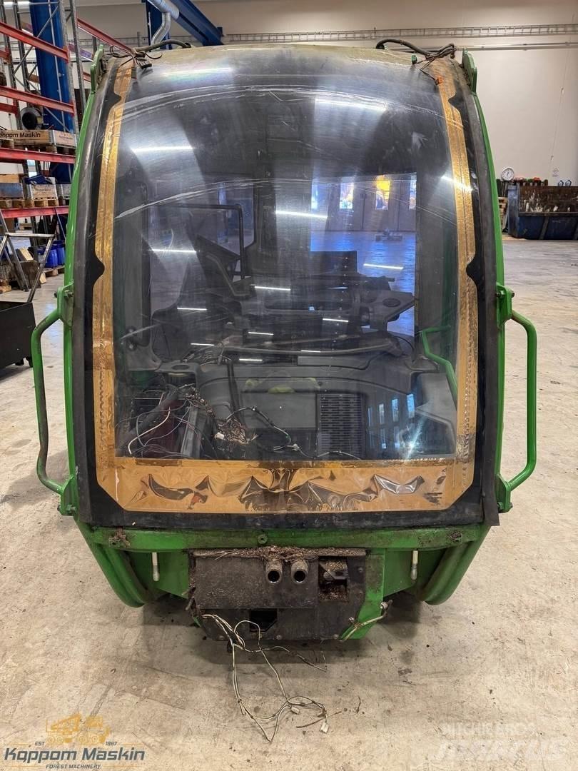 John Deere 1270E Kabíny a interiér