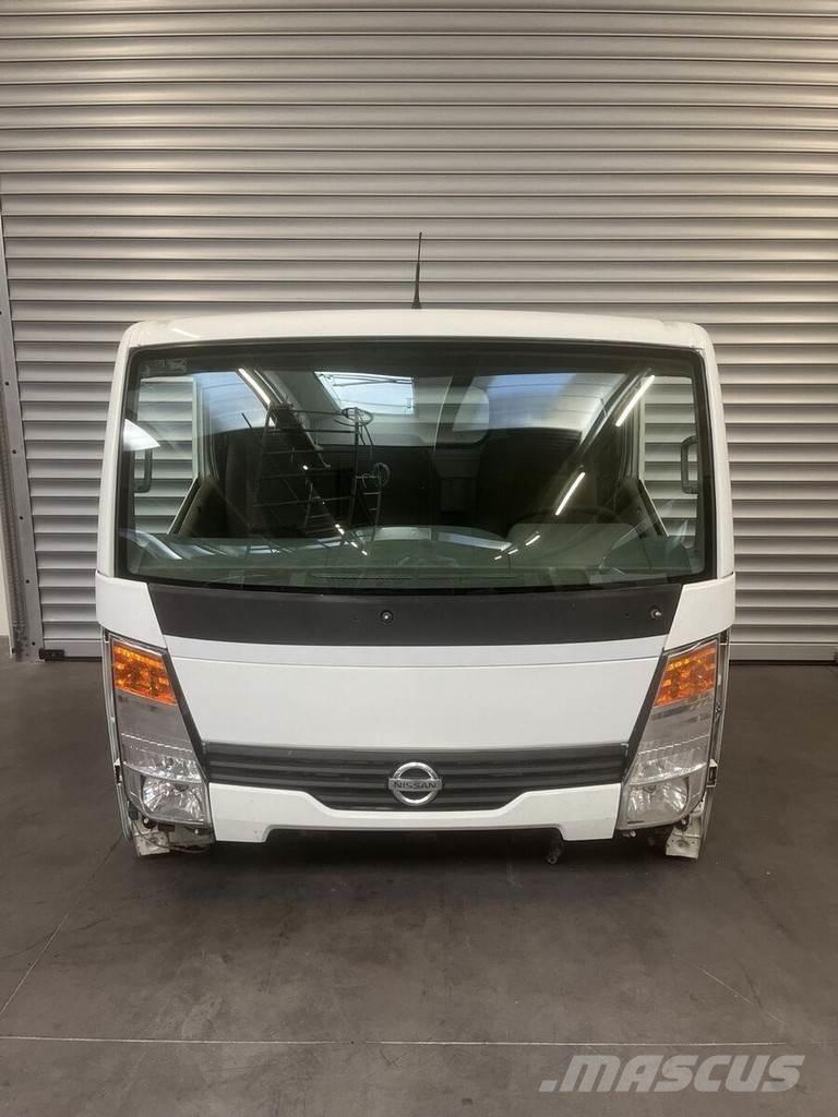 Nissan NT400 Kabíny a interiér
