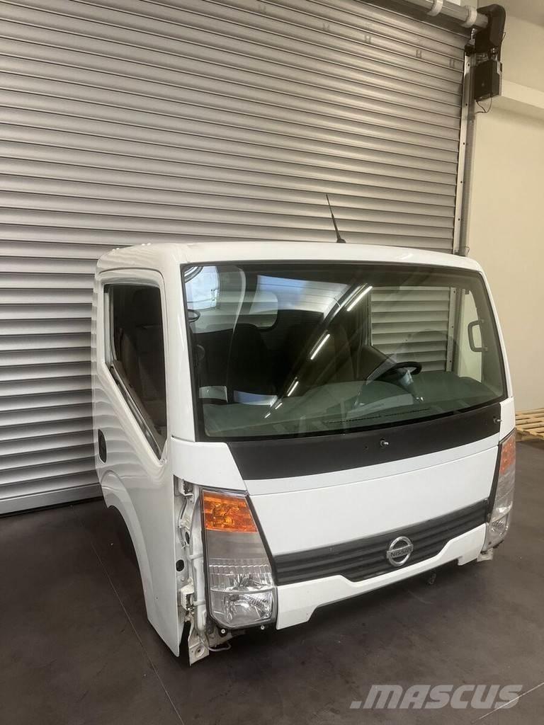 Nissan NT400 Kabíny a interiér